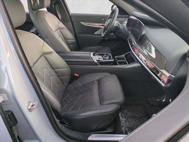 Used 2023 BMW i7 xDrive60 AWD/4WD image 23