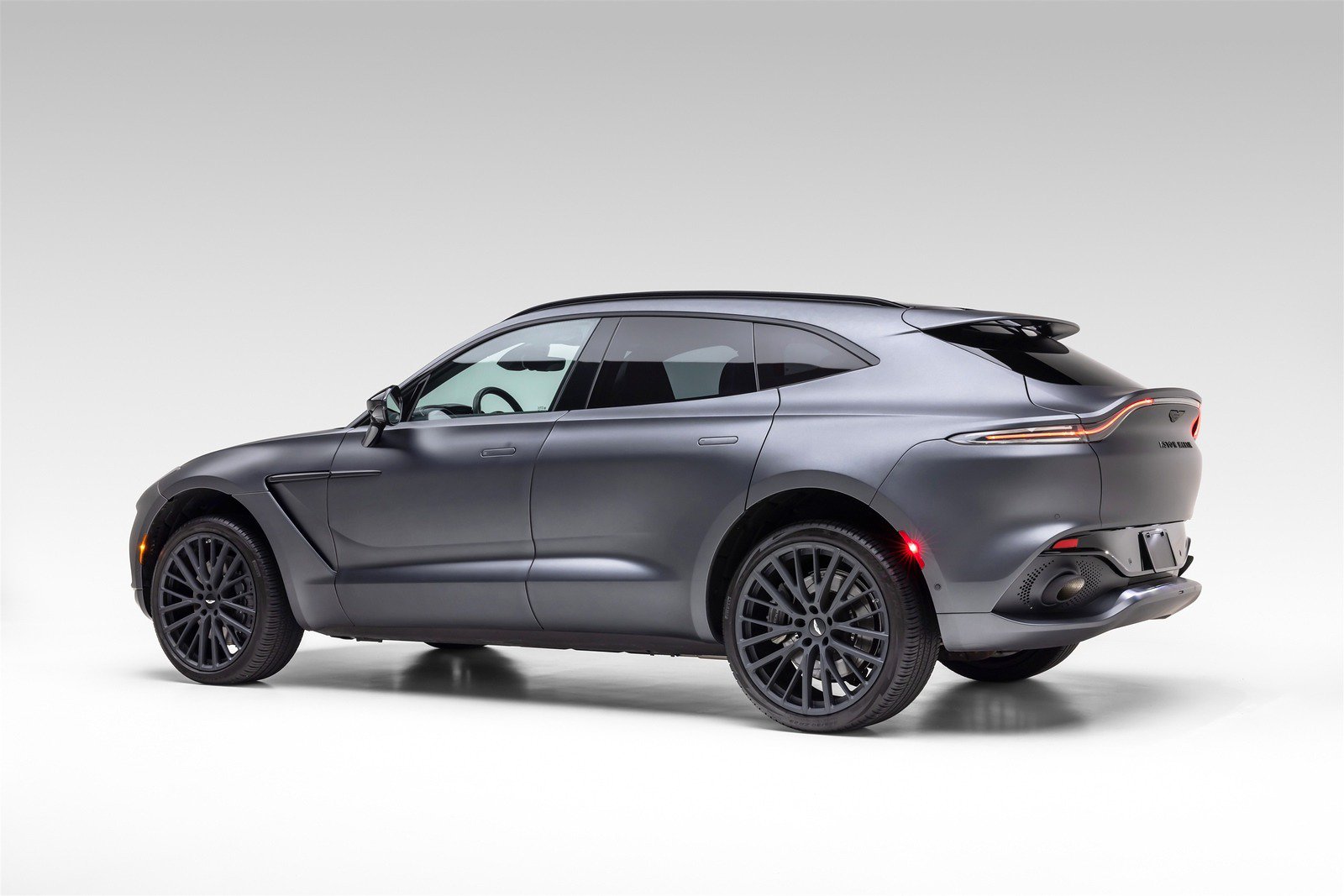 Used 2022 Aston Martin DBX AWD/4WD image 5