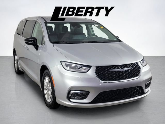 Used 2024 Chrysler Pacifica Touring-L FWD image 1