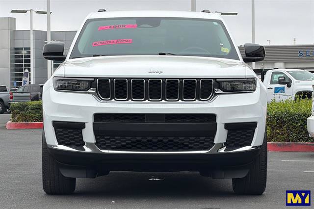 Used 2022 Jeep Grand Cherokee L Laredo w/ Luxury Tech Group I RWD image 9
