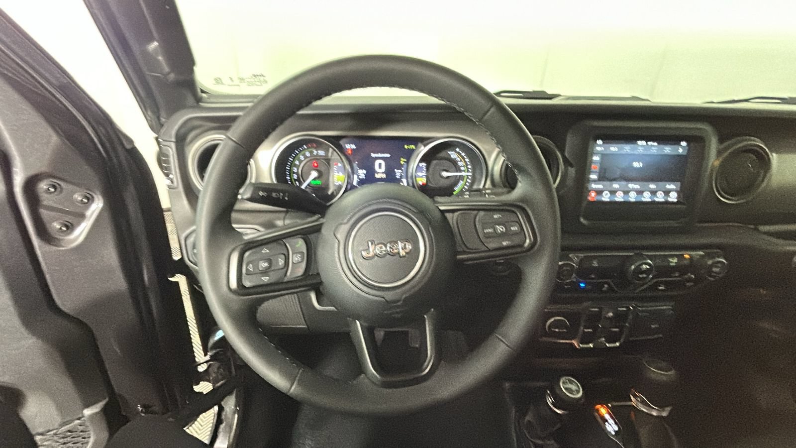 Used 2023 Jeep Wrangler Unlimited w/ Convenience Group AWD/4WD image 16
