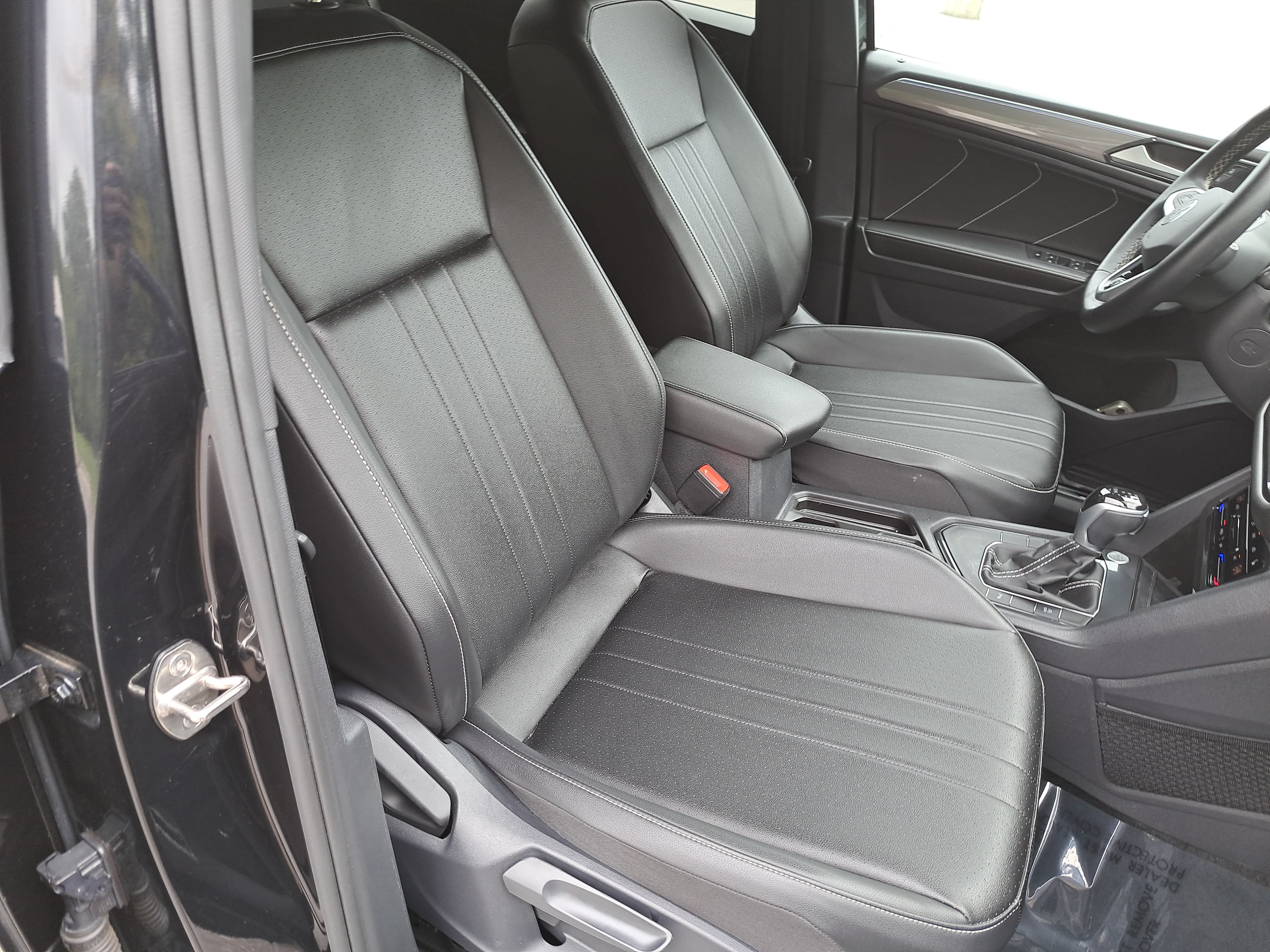 Used 2023 Volkswagen Tiguan SE R-Line FWD image 10