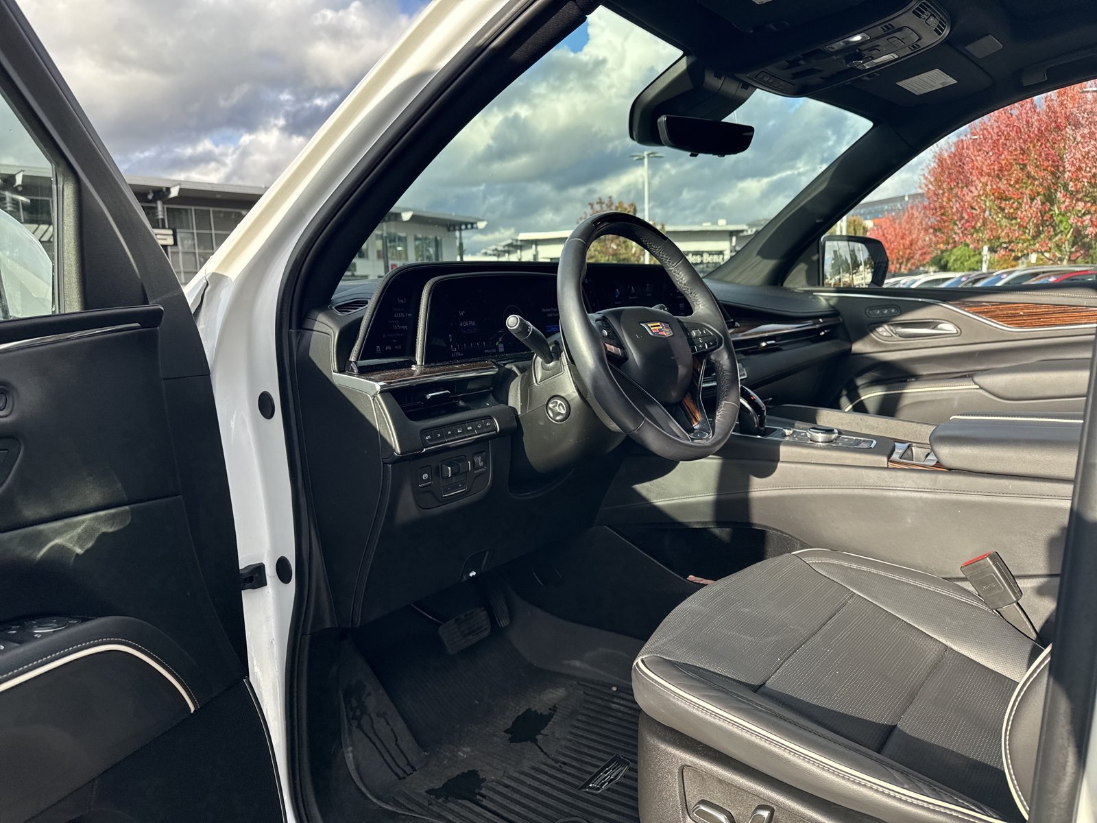 Used 2024 Cadillac Escalade Premium Luxury w/ Performance Package AWD/4WD image 16