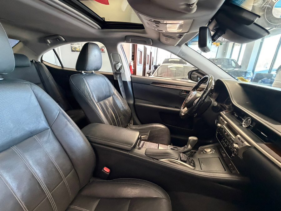 Used 2016 Lexus ES 350 w/ Luxury Package w/Wood Trim FWD image 36