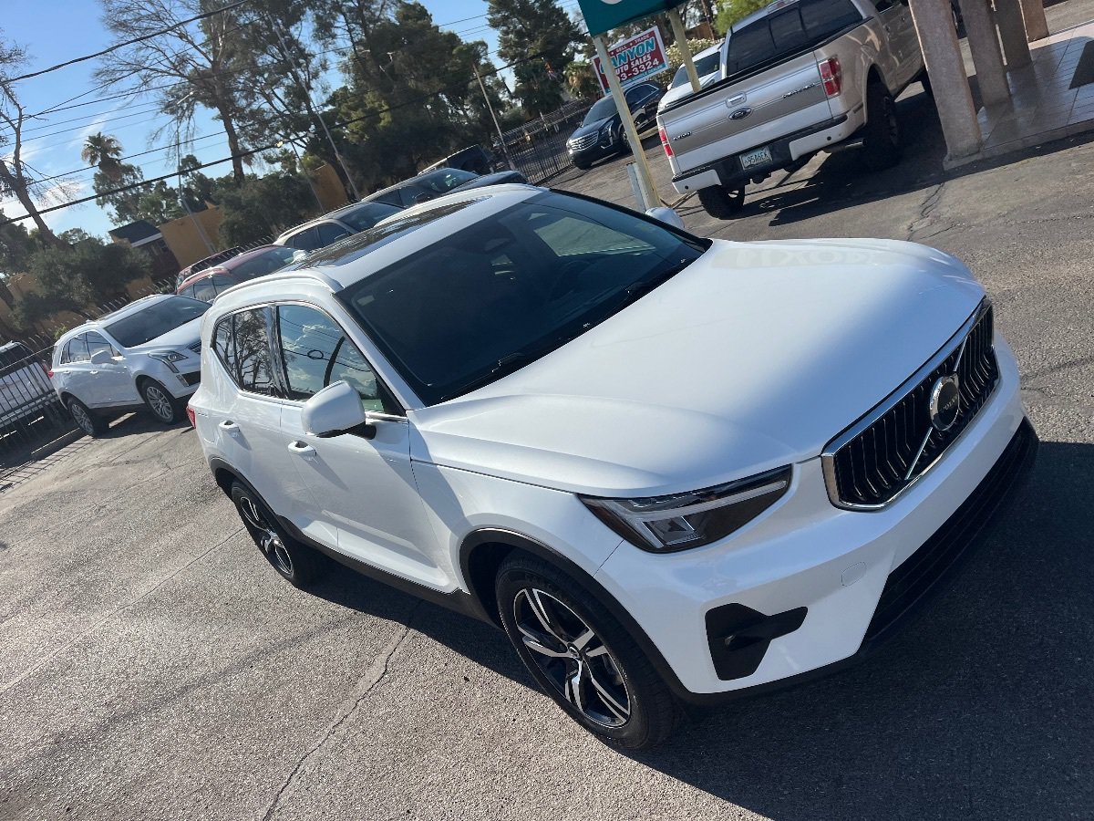 Used 2023 Volvo XC40 B5 Plus AWD/4WD image 49