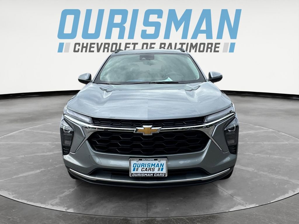 Used 2025 Chevrolet Trax LT w/ Driver Confidence Package FWD image 8