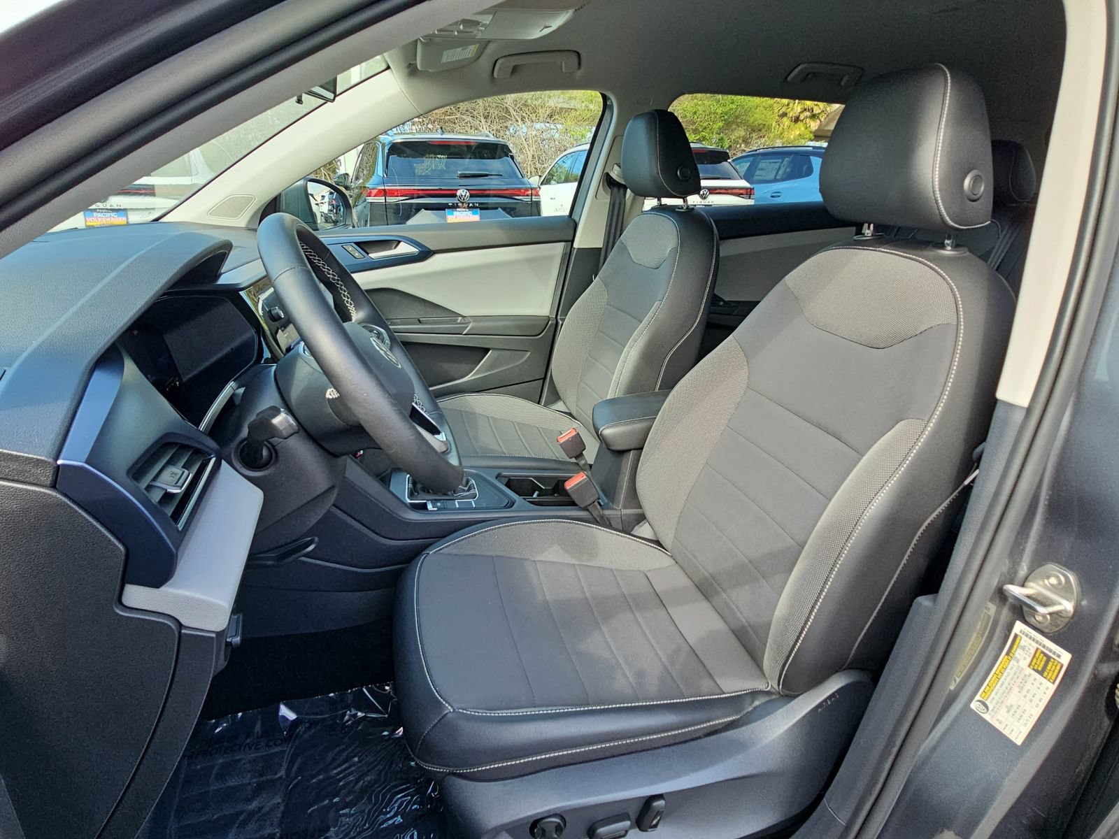 Certified 2022 Volkswagen Taos SE FWD image 14