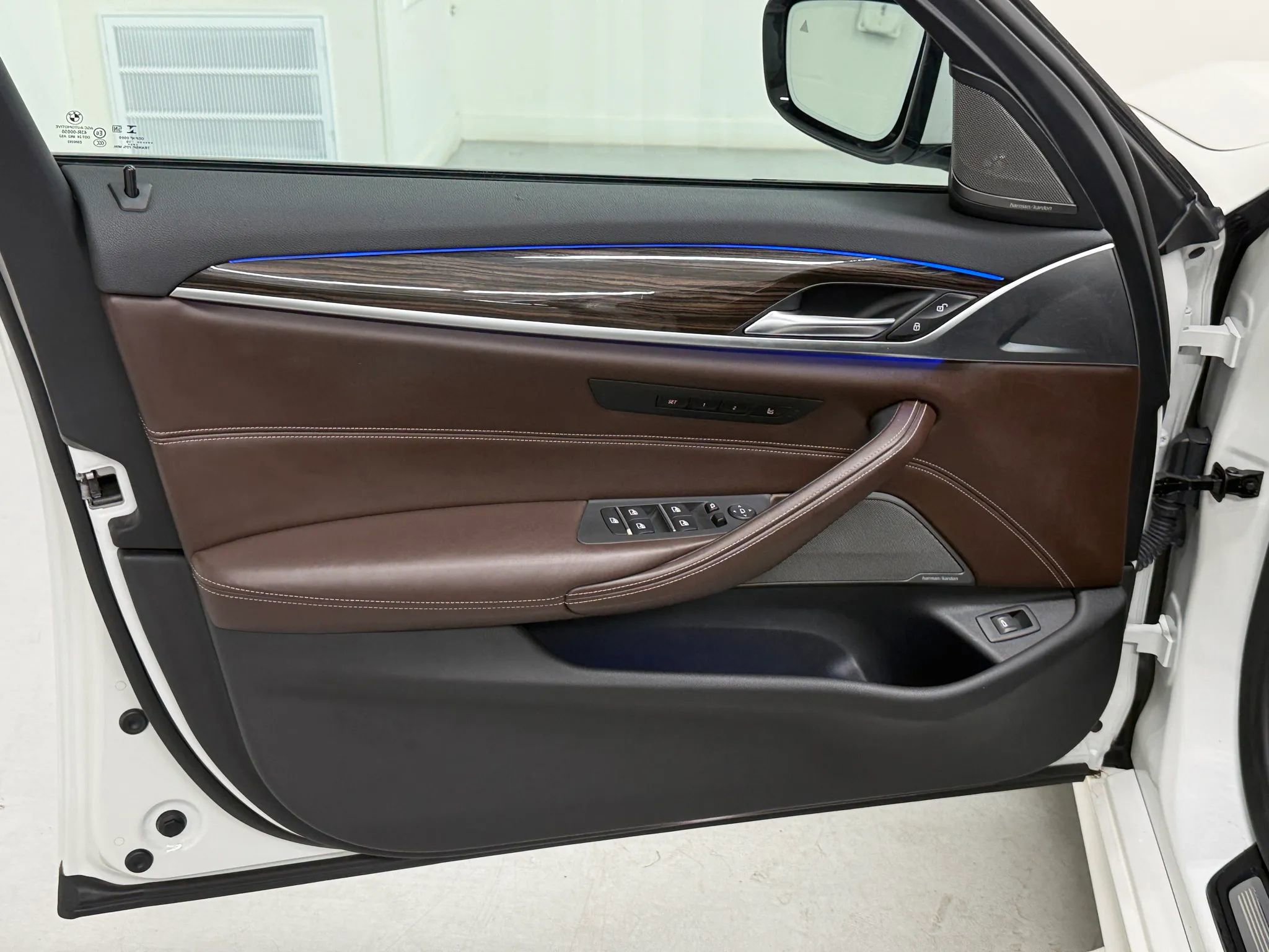 Used 2019 BMW 540i w/ M Sport Package image 30