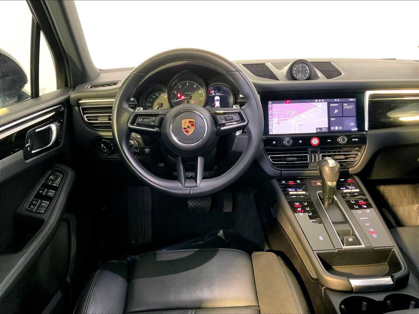 Certified 2023 Porsche Macan image 13