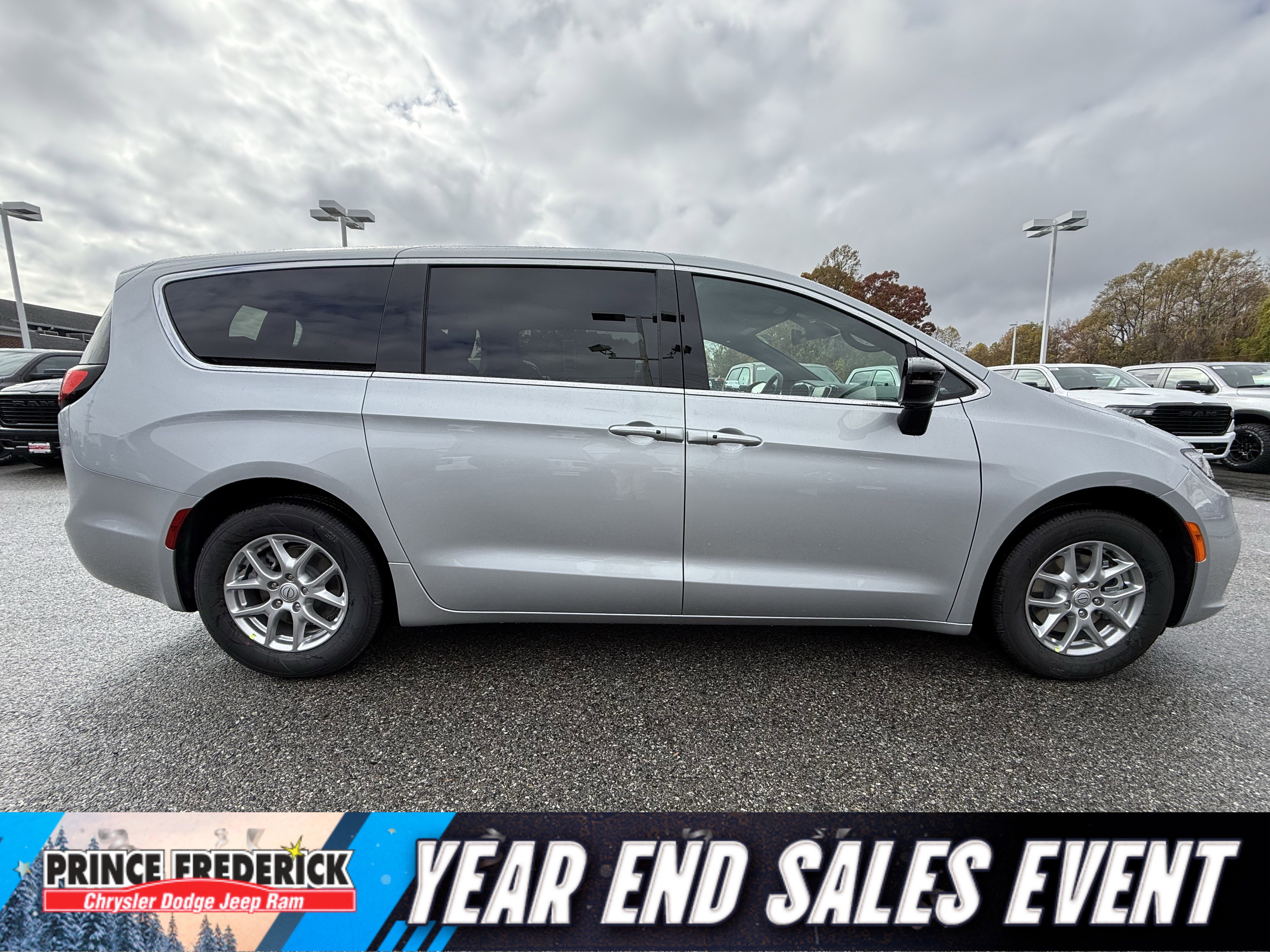 New 2026 Chrysler Pacifica Select video 2