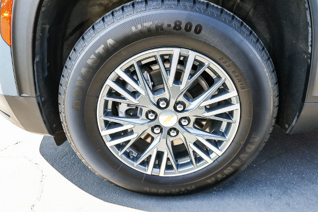 Used 2025 Chevrolet Traverse LT AWD/4WD image 9