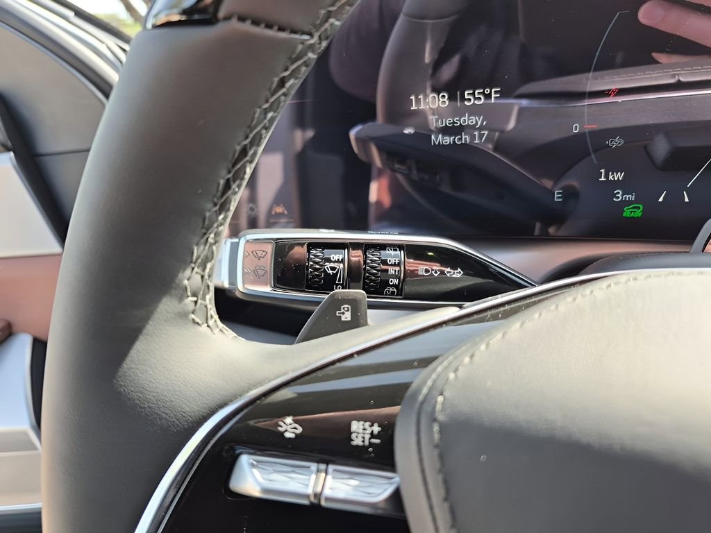 New 2026 Cadillac Vistiq Platinum w/ LPO, Floor Liner Package image 36