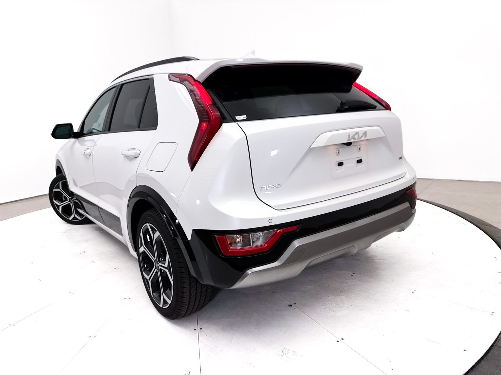 Used 2023 Kia Niro EX Touring FWD image 8