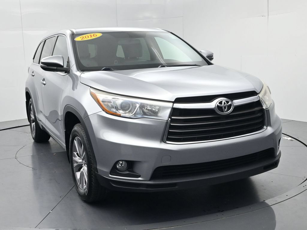 Used 2016 Toyota Highlander Plus AWD/4WD image 2