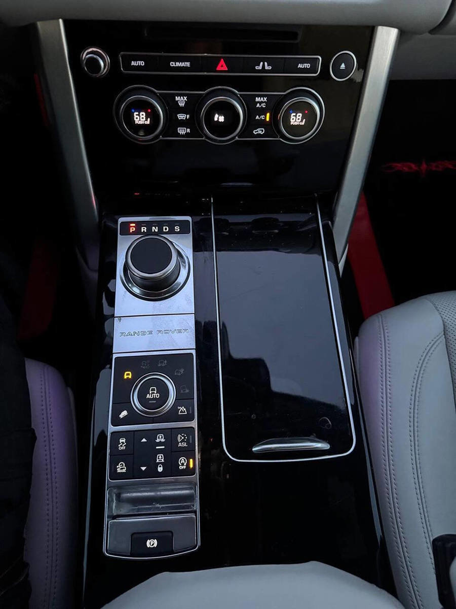 Used 2016 Land Rover Range Rover HSE image 38