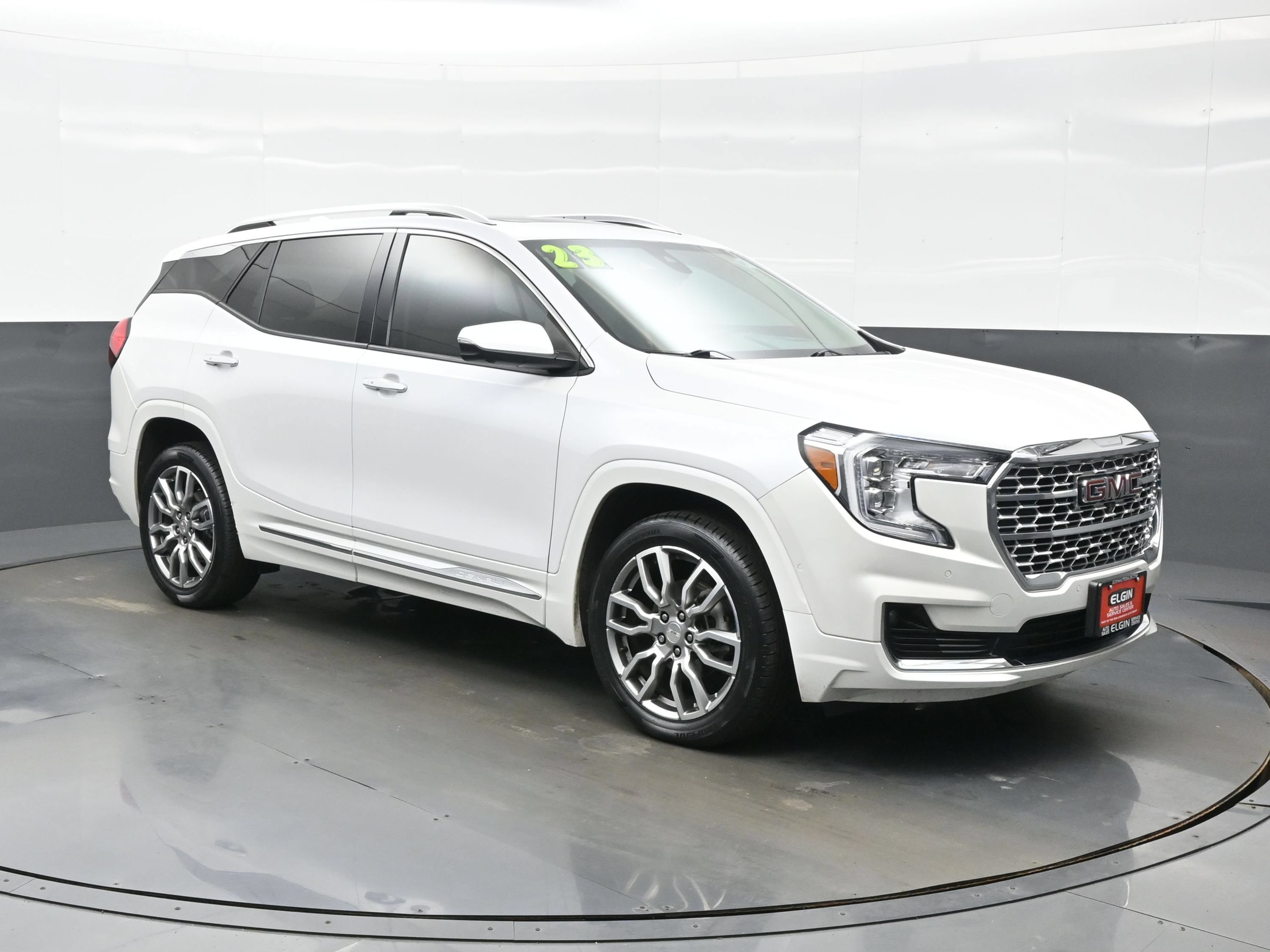 Used 2023 GMC Terrain Denali w/ Denali Premium Package AWD/4WD image 8