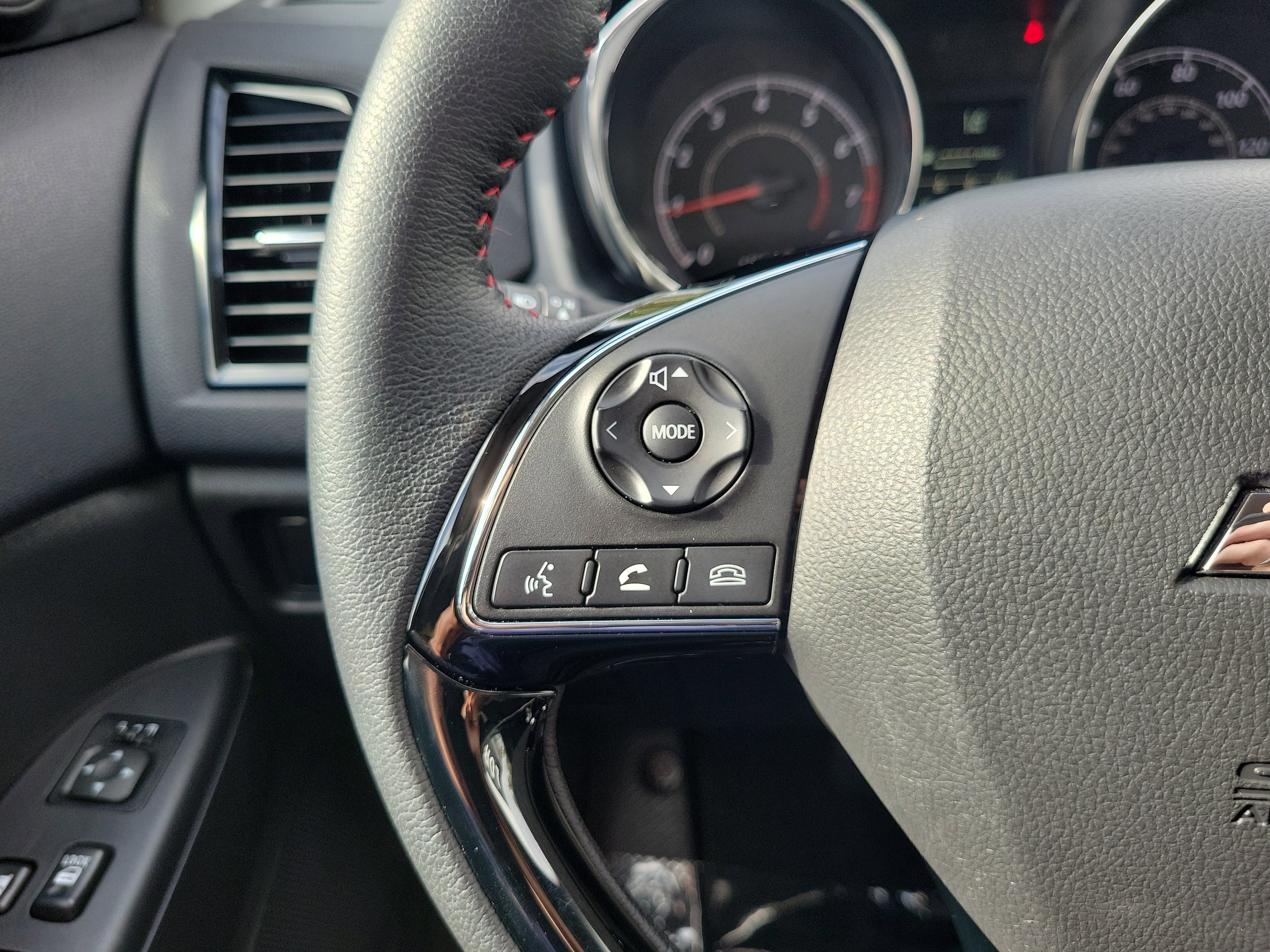 Used 2025 Mitsubishi Outlander Sport LE image 18