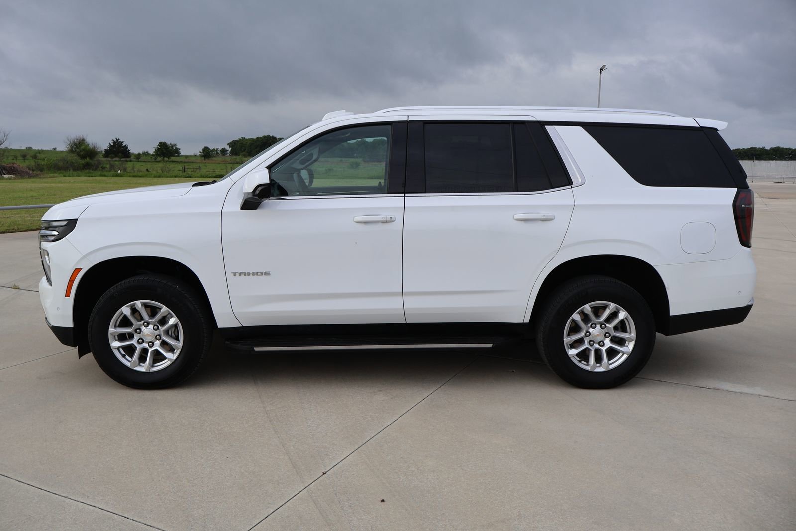 Used 2025 Chevrolet Tahoe LT AWD/4WD image 2