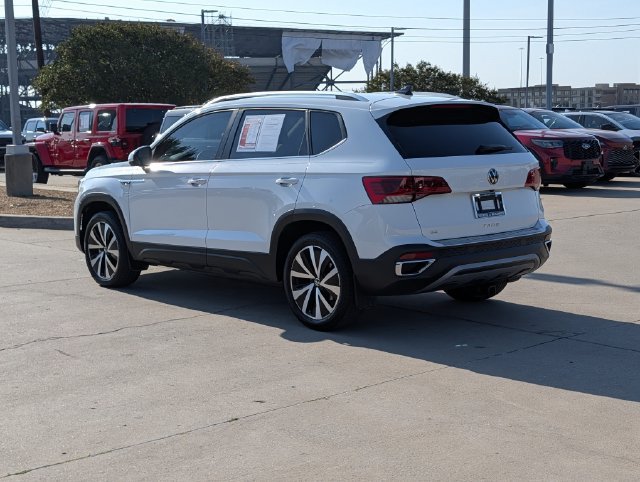 Used 2024 Volkswagen Taos SE FWD image 9