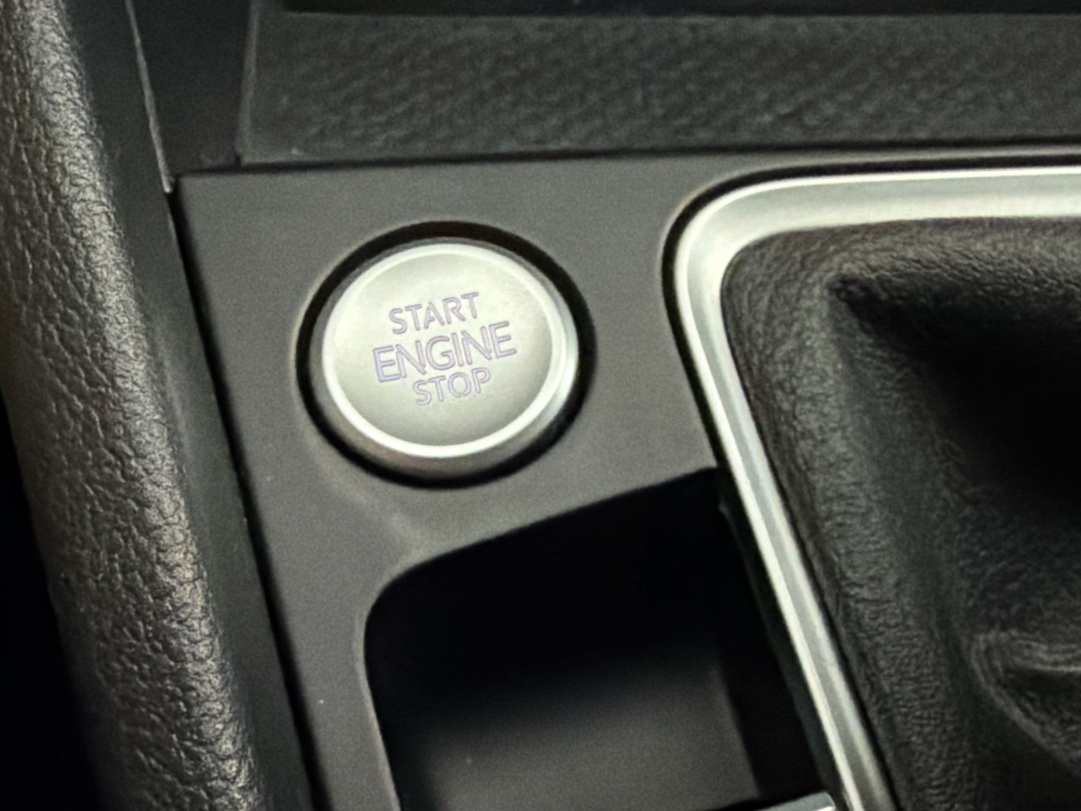 Used 2025 Volkswagen Jetta SE w/ Sunroof Package FWD image 16