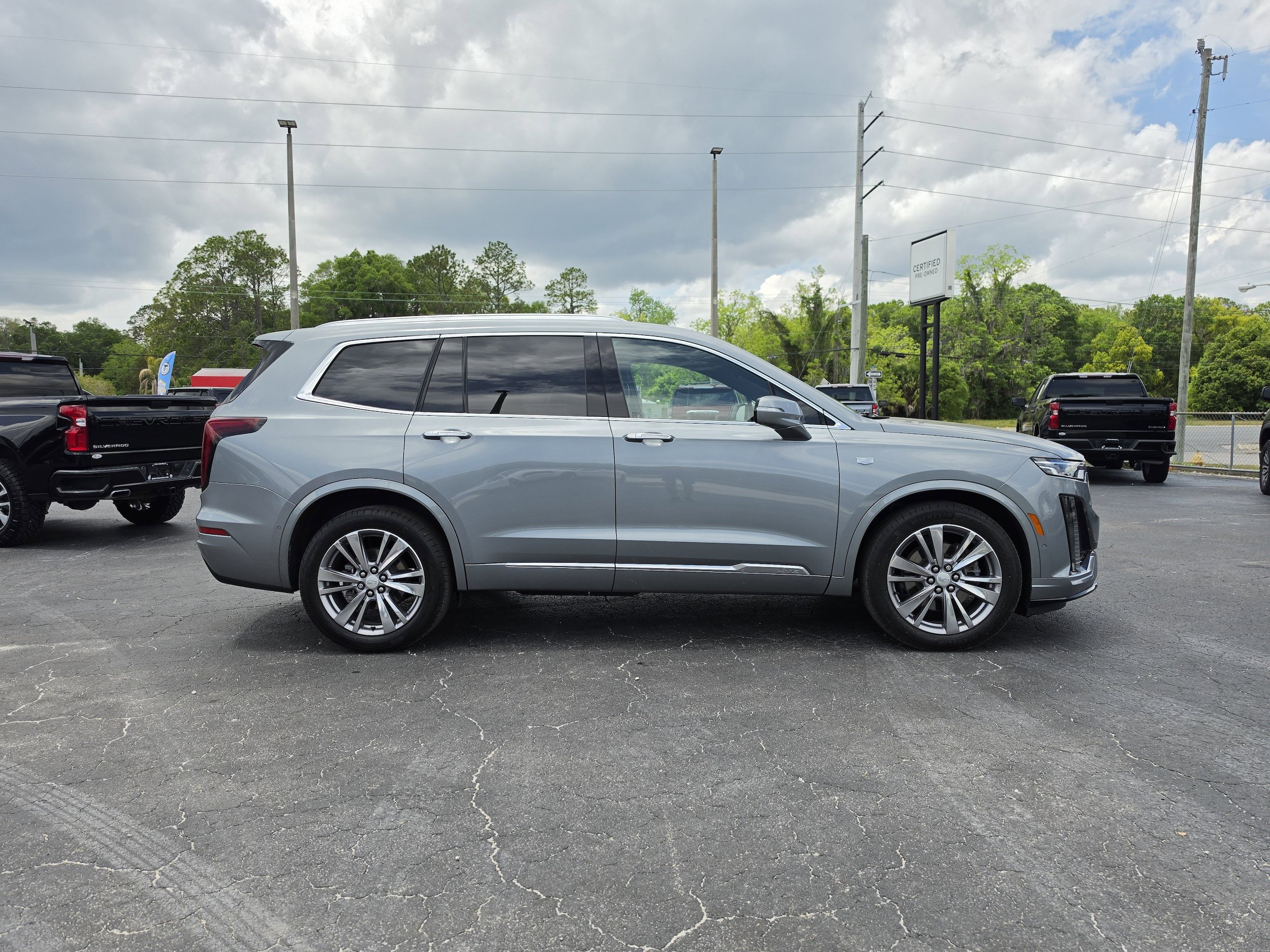 Used 2023 Cadillac XT6 Premium Luxury w/ Platinum Package AWD/4WD image 3