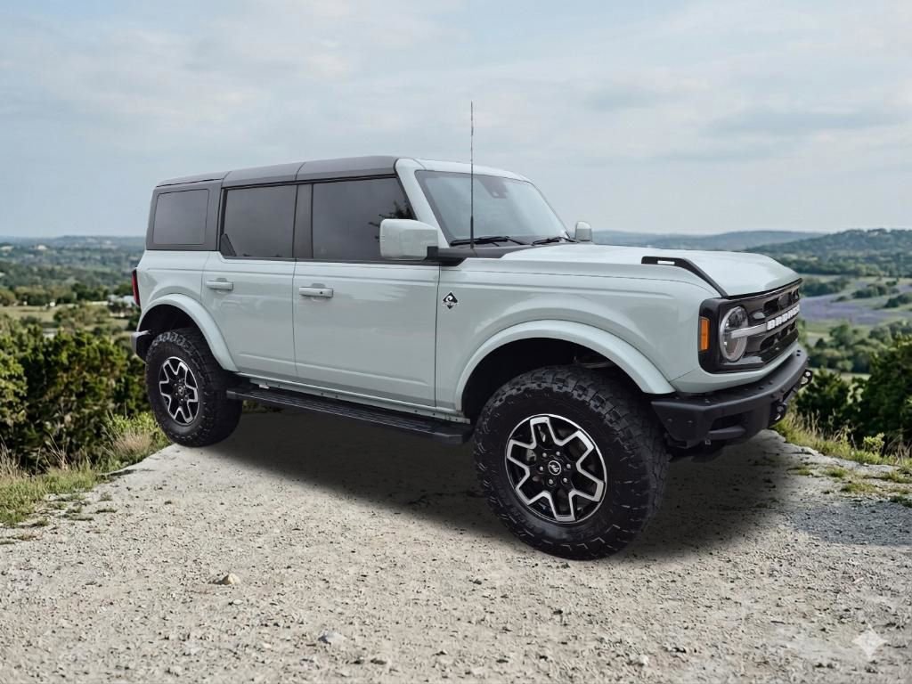 Used 2023 Ford Bronco Outer Banks image 1