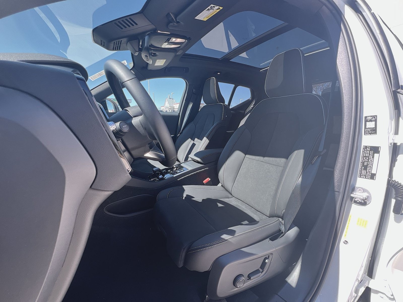 New 2026 Volvo XC40 B5 Ultra w/ Climate Package AWD/4WD image 13