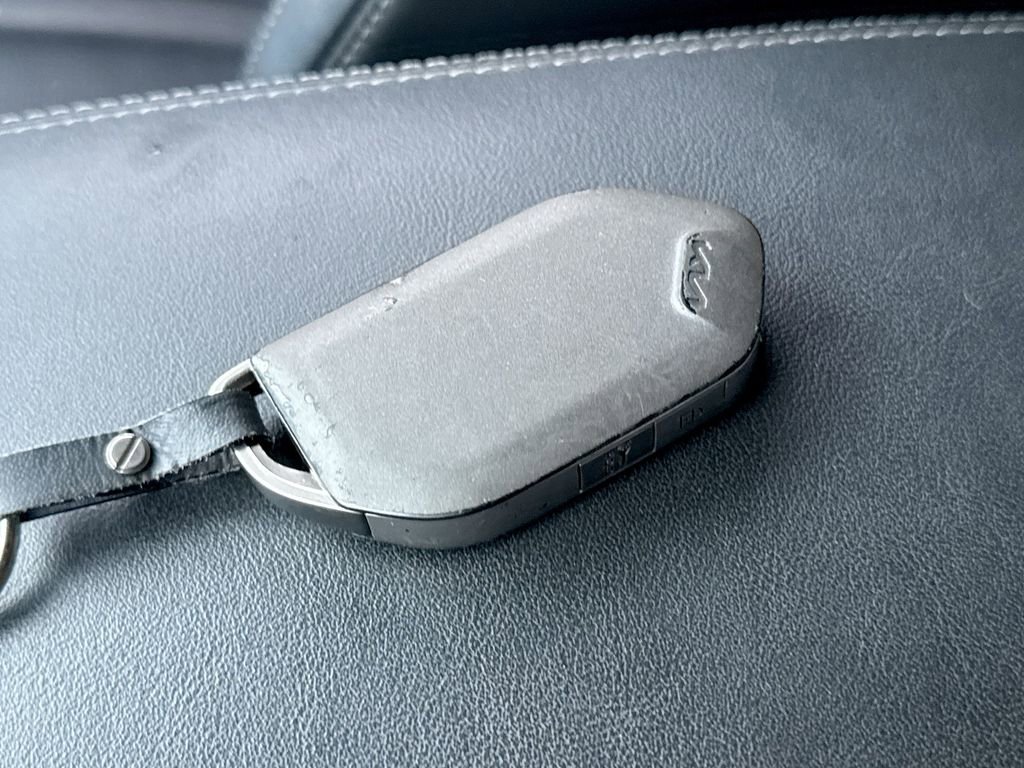 Used 2024 Kia Sorento S image 33