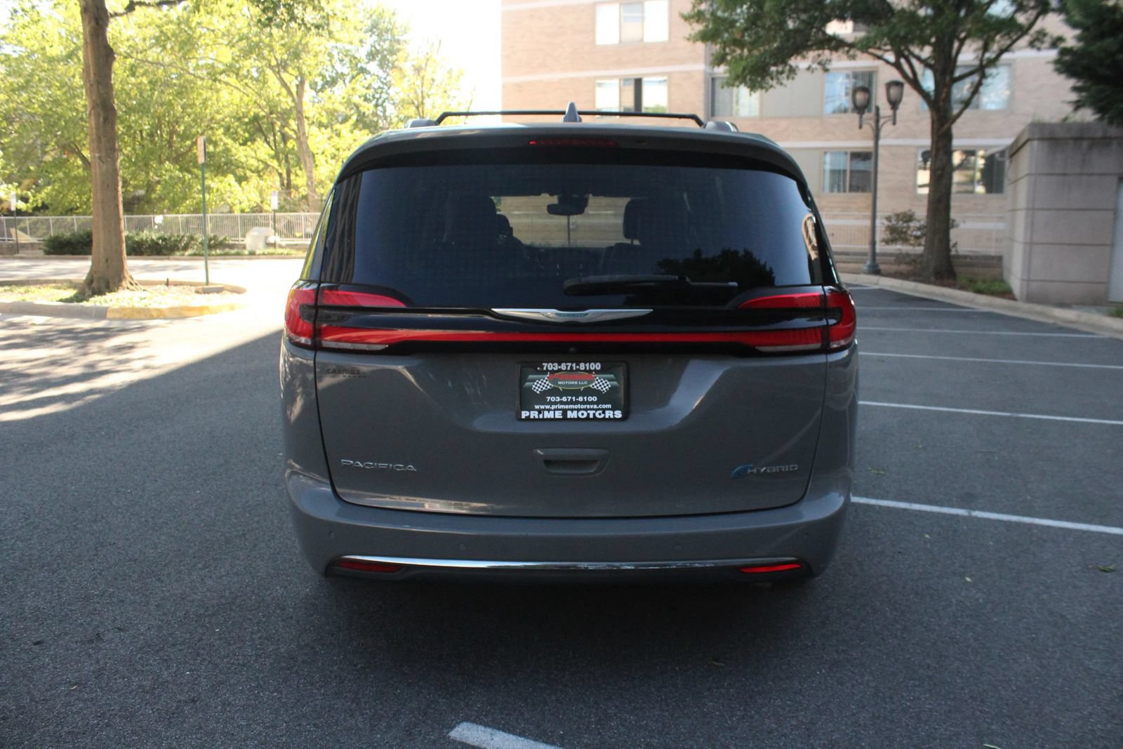 Used 2021 Chrysler Pacifica Limited w/ Uconnect Theater Family Group FWD image 8
