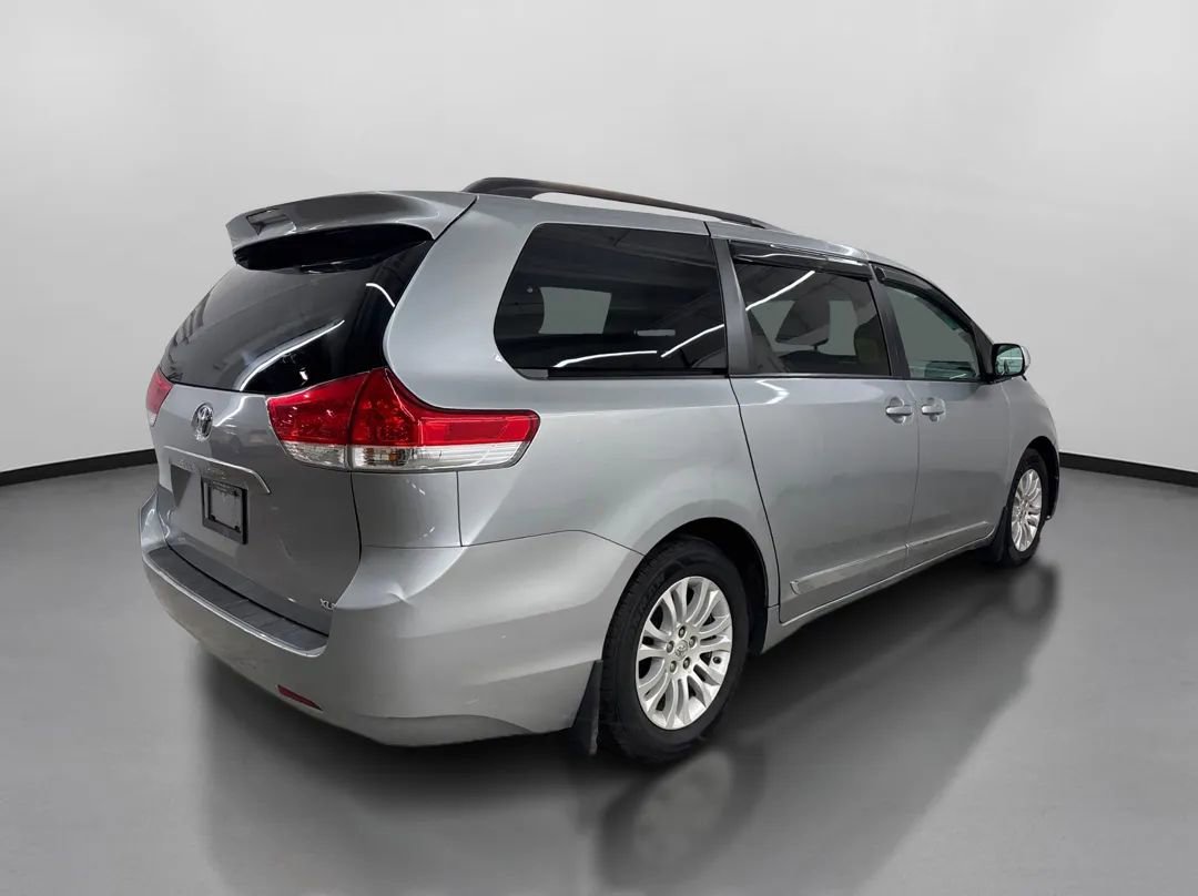 Used 2014 Toyota Sienna XLE image 10