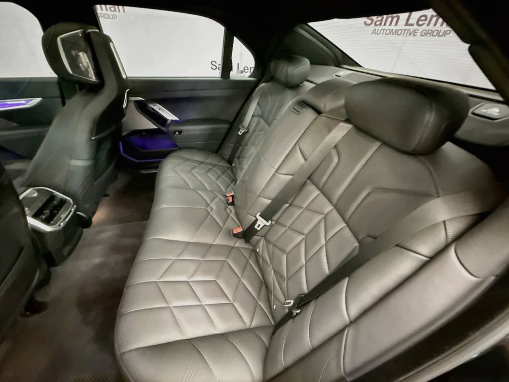 Used 2025 BMW 760i xDrive AWD/4WD image 26