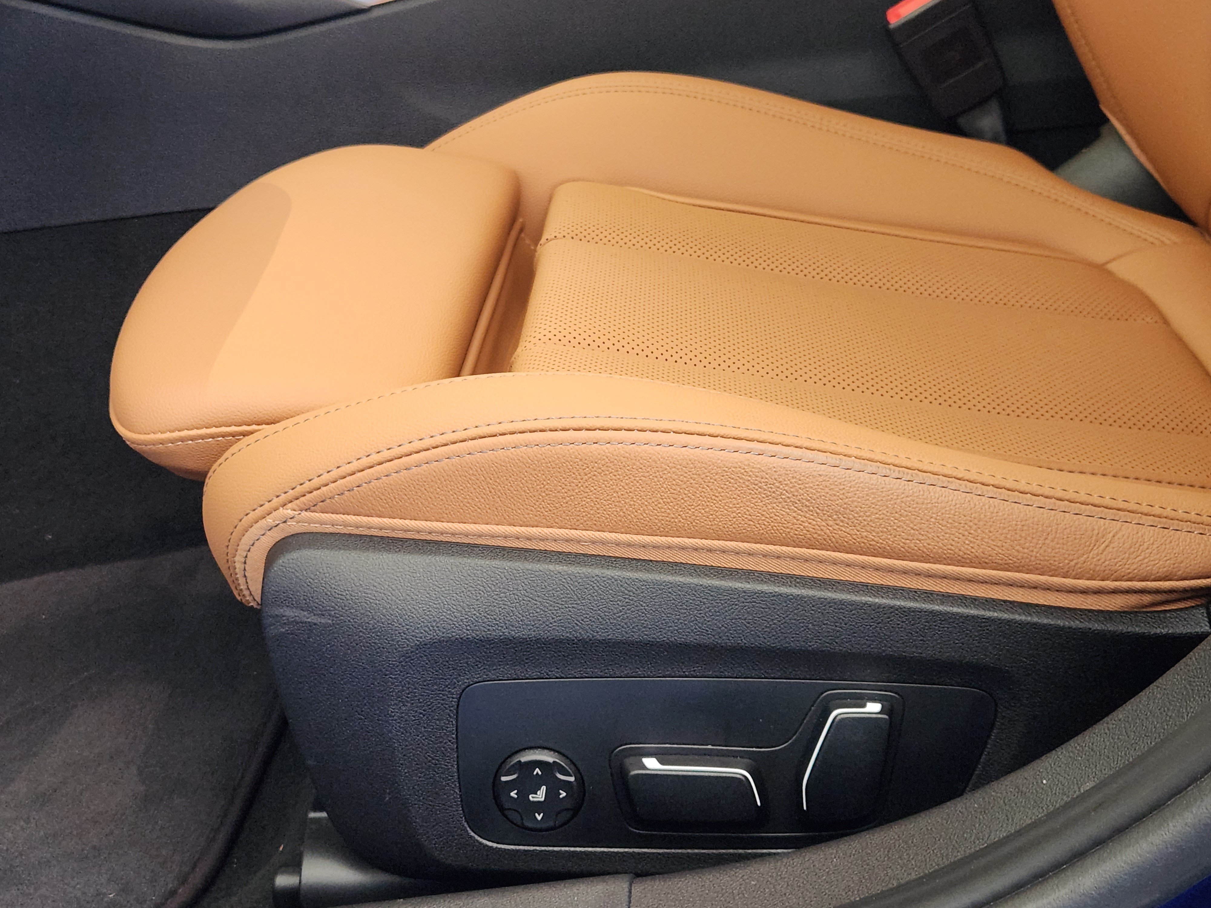 Used 2026 BMW 330i Sedan w/ M Sport Package RWD image 27