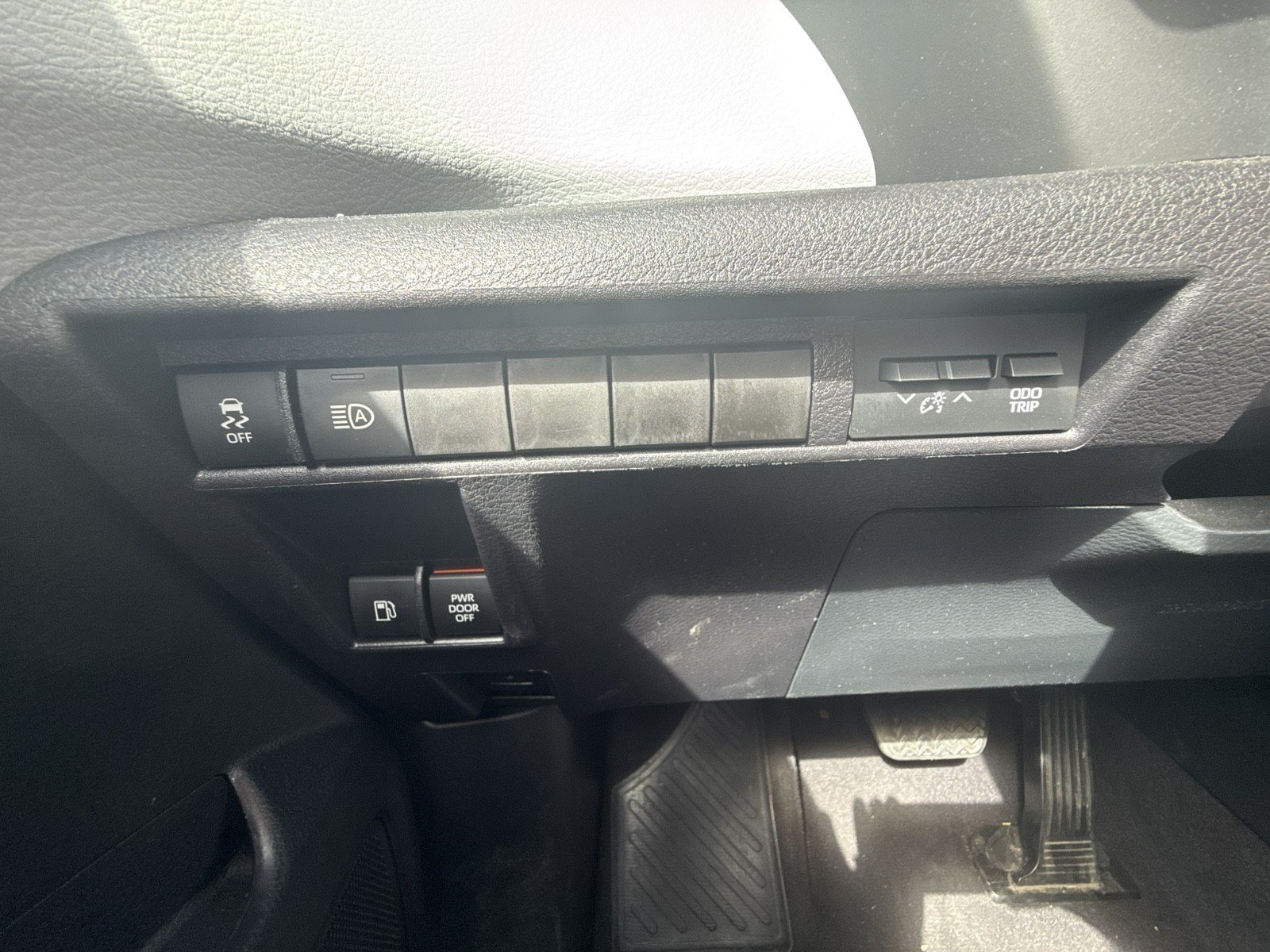 Used 2025 Toyota Sienna LE FWD image 22