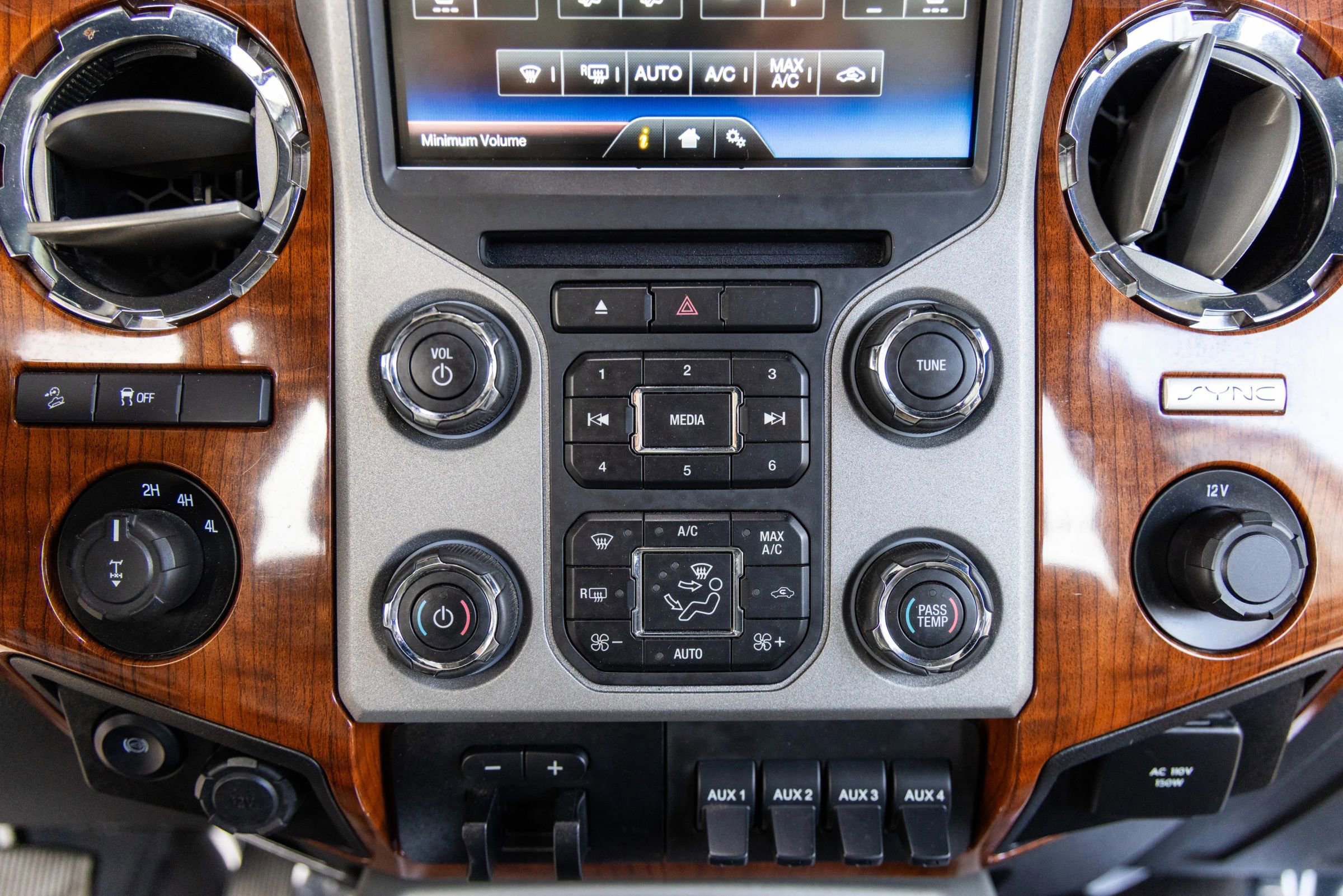 Used 2016 Ford F350 King Ranch w/ King Ranch w/Chrome Package AWD/4WD image 24