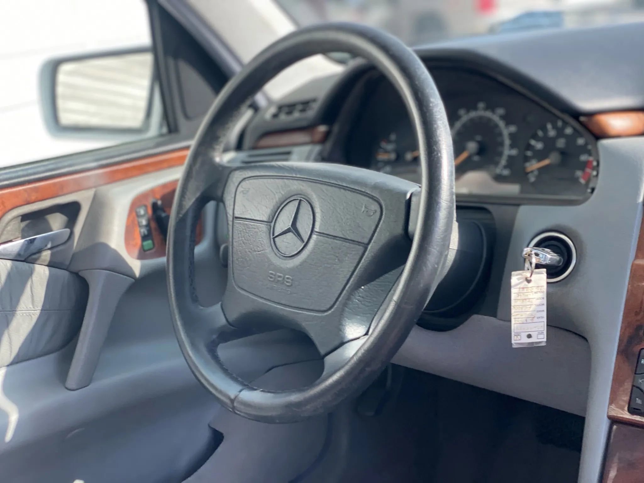 Used 1999 Mercedes-Benz E 320 Sedan image 11