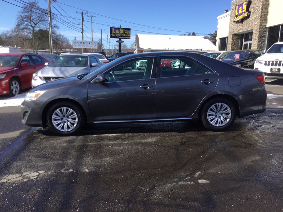 Used 2014 Toyota Camry LE image 9