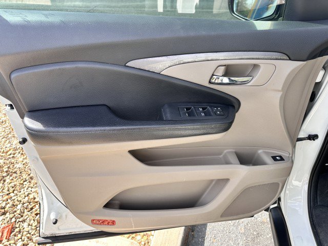 Used 2017 Honda Pilot EX image 10