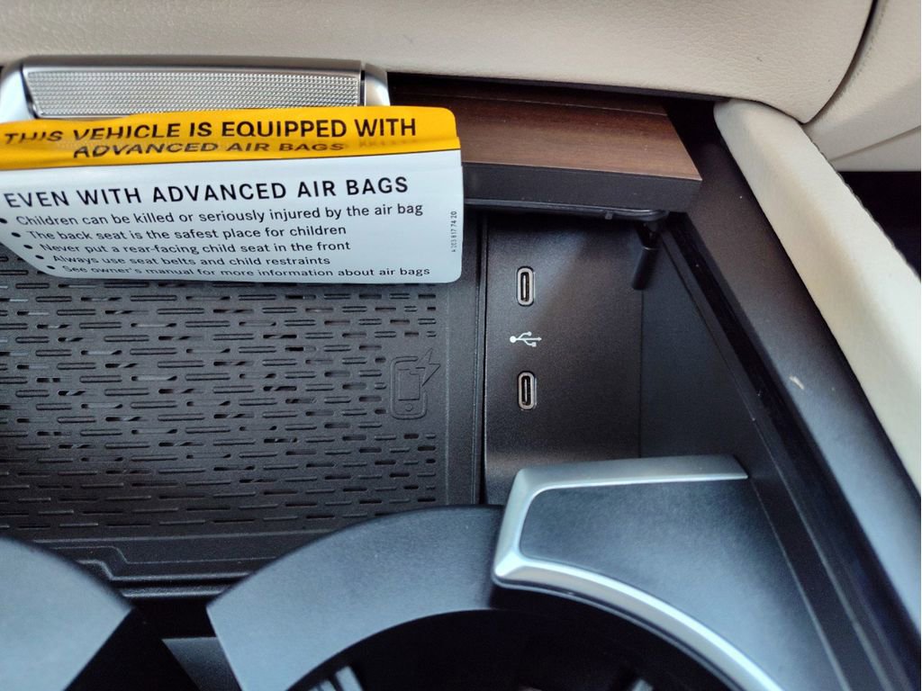 Used 2025 Mercedes-Benz GLE 350 4MATIC image 25