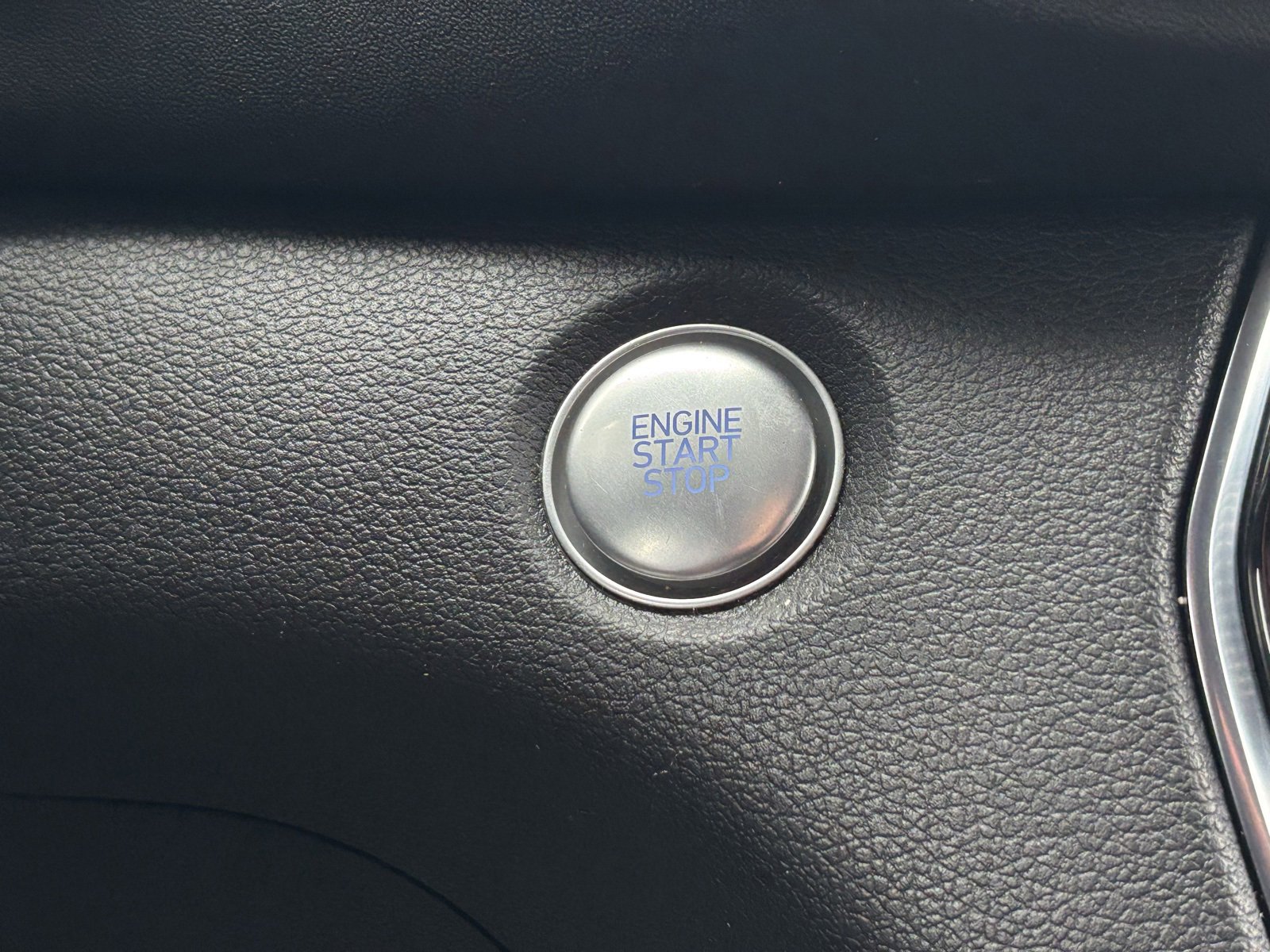 Used 2020 Hyundai Santa Fe Limited image 24