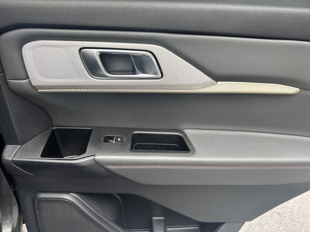 Used 2025 Ford Explorer Active RWD image 16