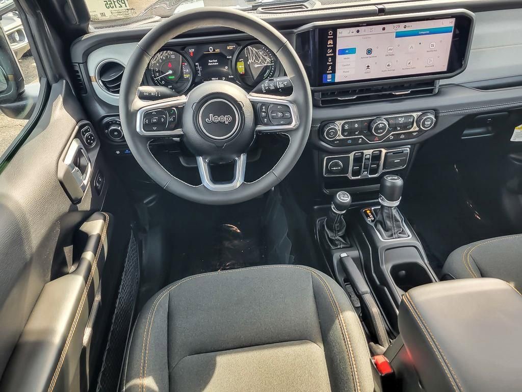 Used 2025 Jeep Wrangler Unlimited Sahara w/ Safety Group AWD/4WD image 11