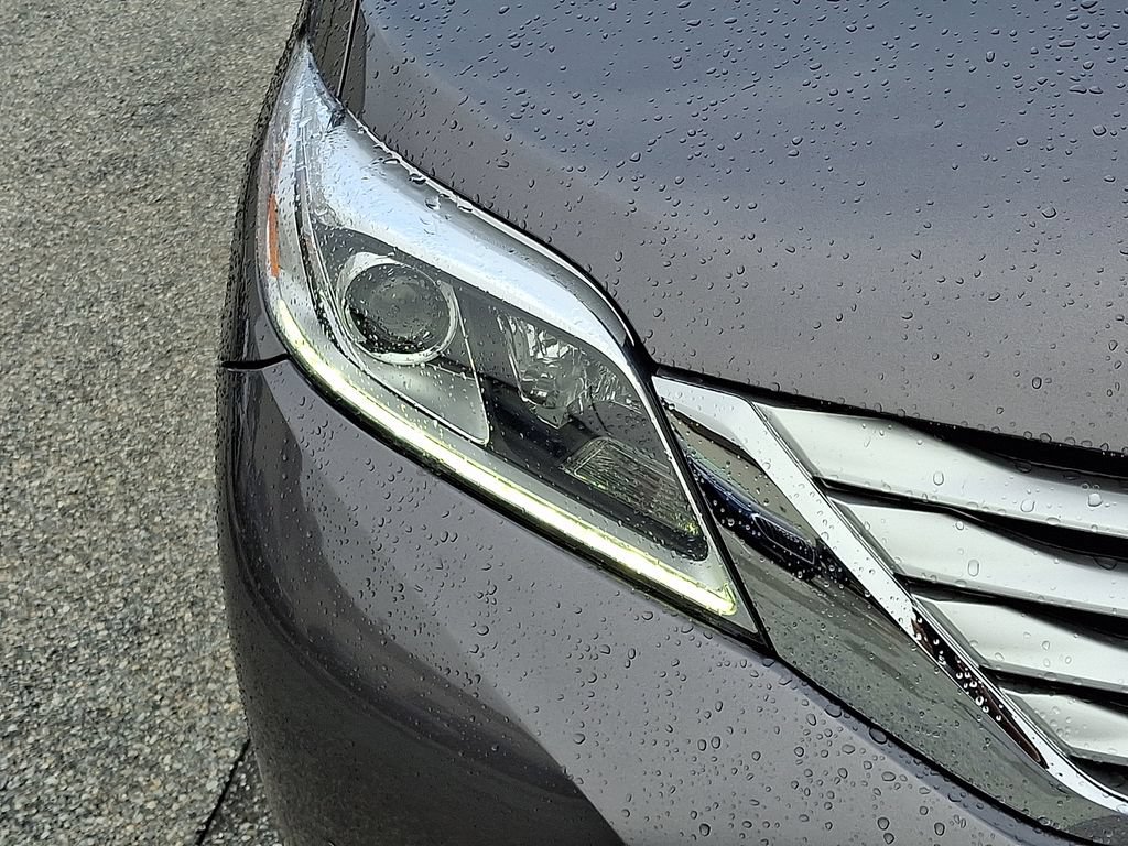 Used 2015 Toyota Sienna Limited Premium FWD image 9