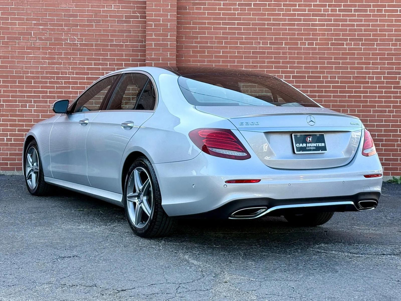 Used 2017 Mercedes-Benz E 300 4MATIC image 7