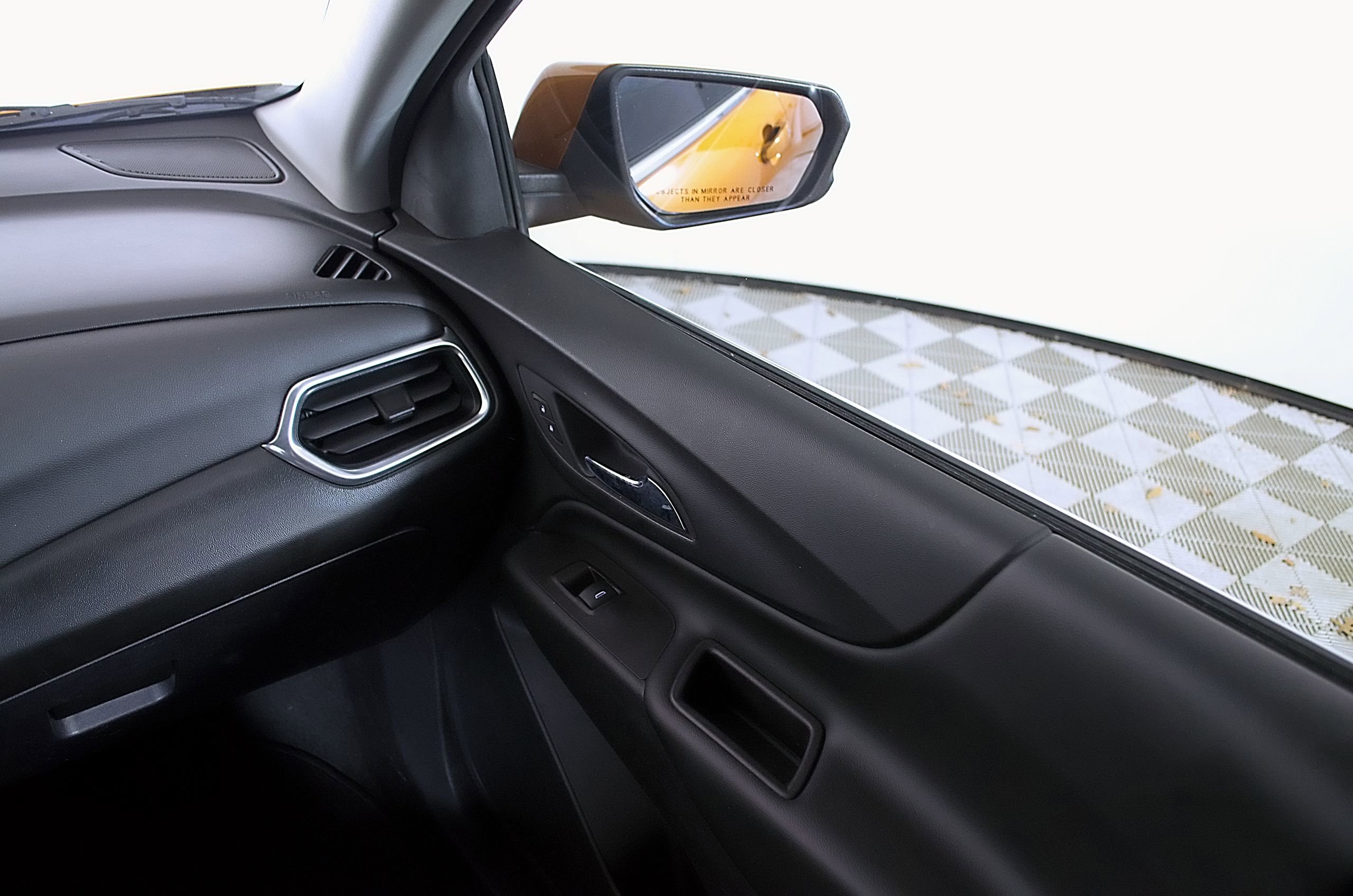 Used 2018 Chevrolet Equinox LT FWD image 24