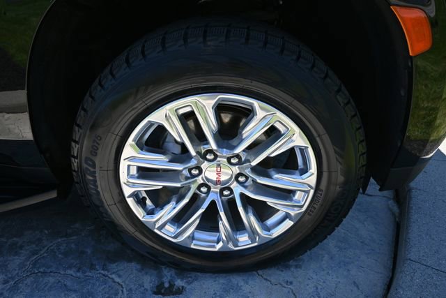Used 2024 GMC Yukon XL SLT w/ SLT Premium Package AWD/4WD image 11