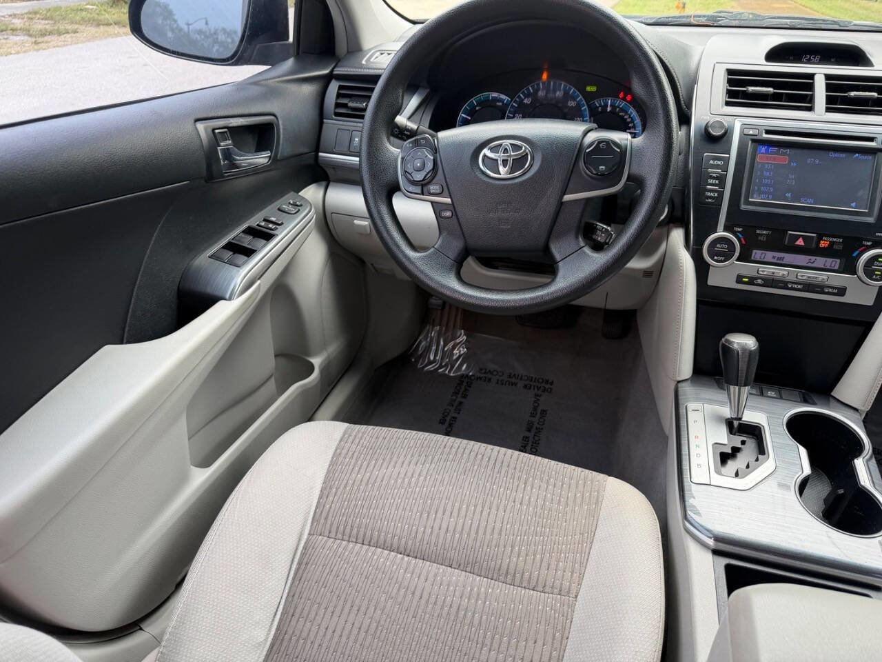 Used 2013 Toyota Camry LE image 18