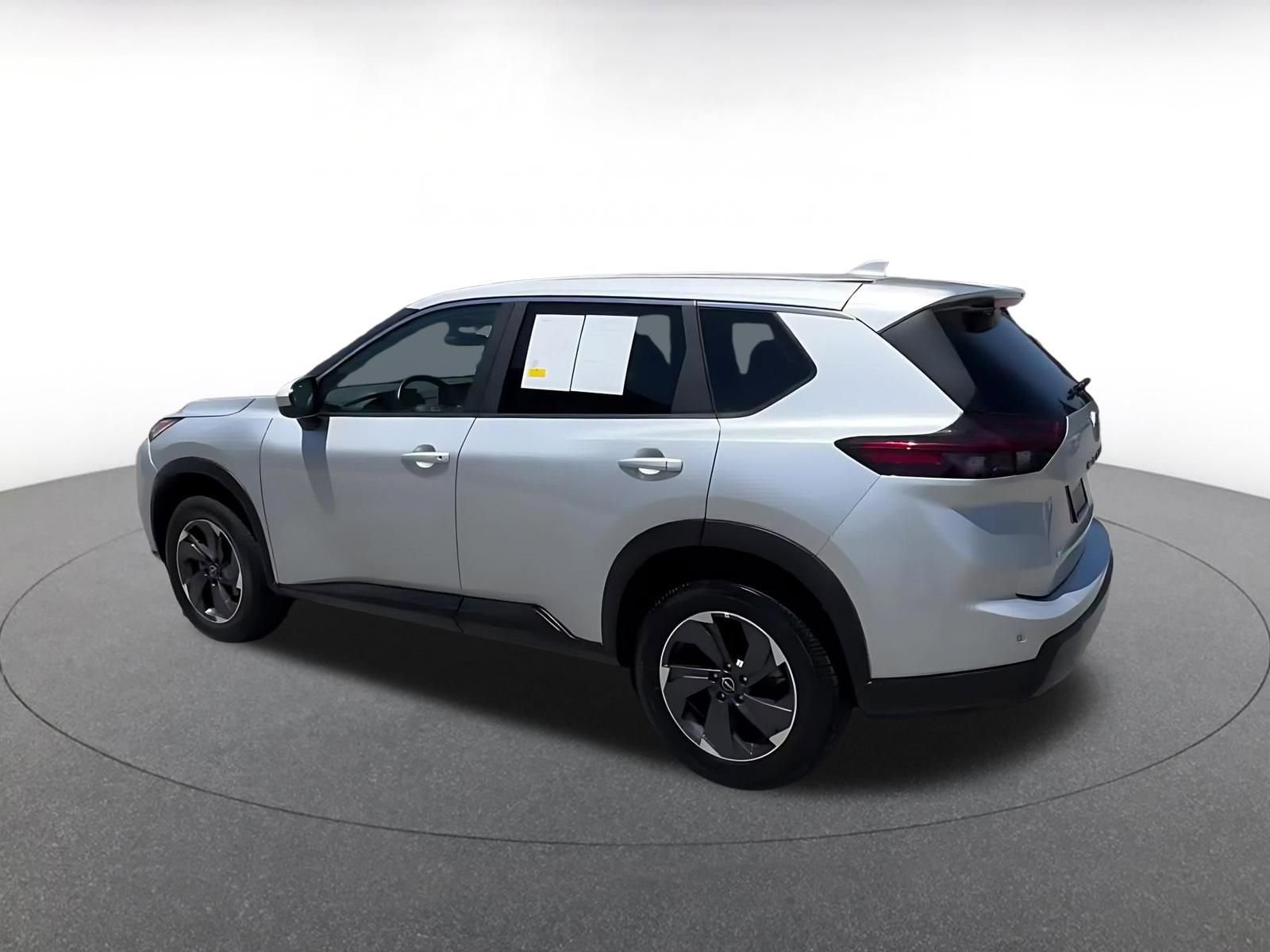 Used 2025 Nissan Rogue SV FWD image 10