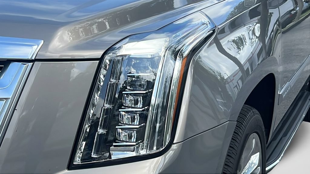 Used 2019 Cadillac Escalade Luxury w/ LPO, Radiant Package RWD image 26
