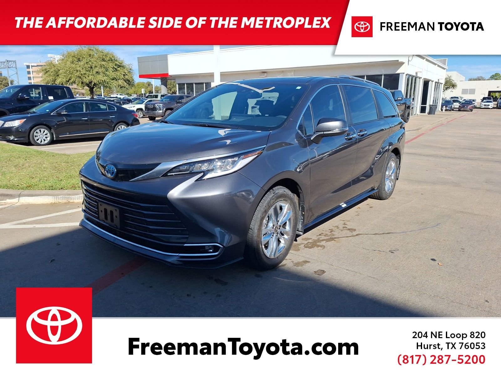 Used 2025 Toyota Sienna Limited image 1