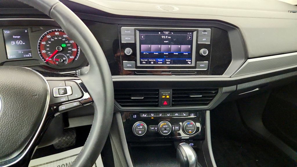 Used 2020 Volkswagen Jetta SE w/ SE Cold Weather Package FWD image 17